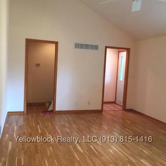2311 W 79th St — Photo 18