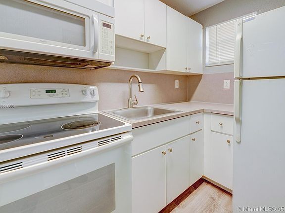 4th image of 8027 NW 8th St APT 13