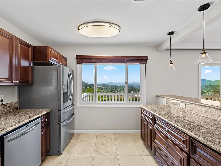 4258 Summit Dr — Photo 20