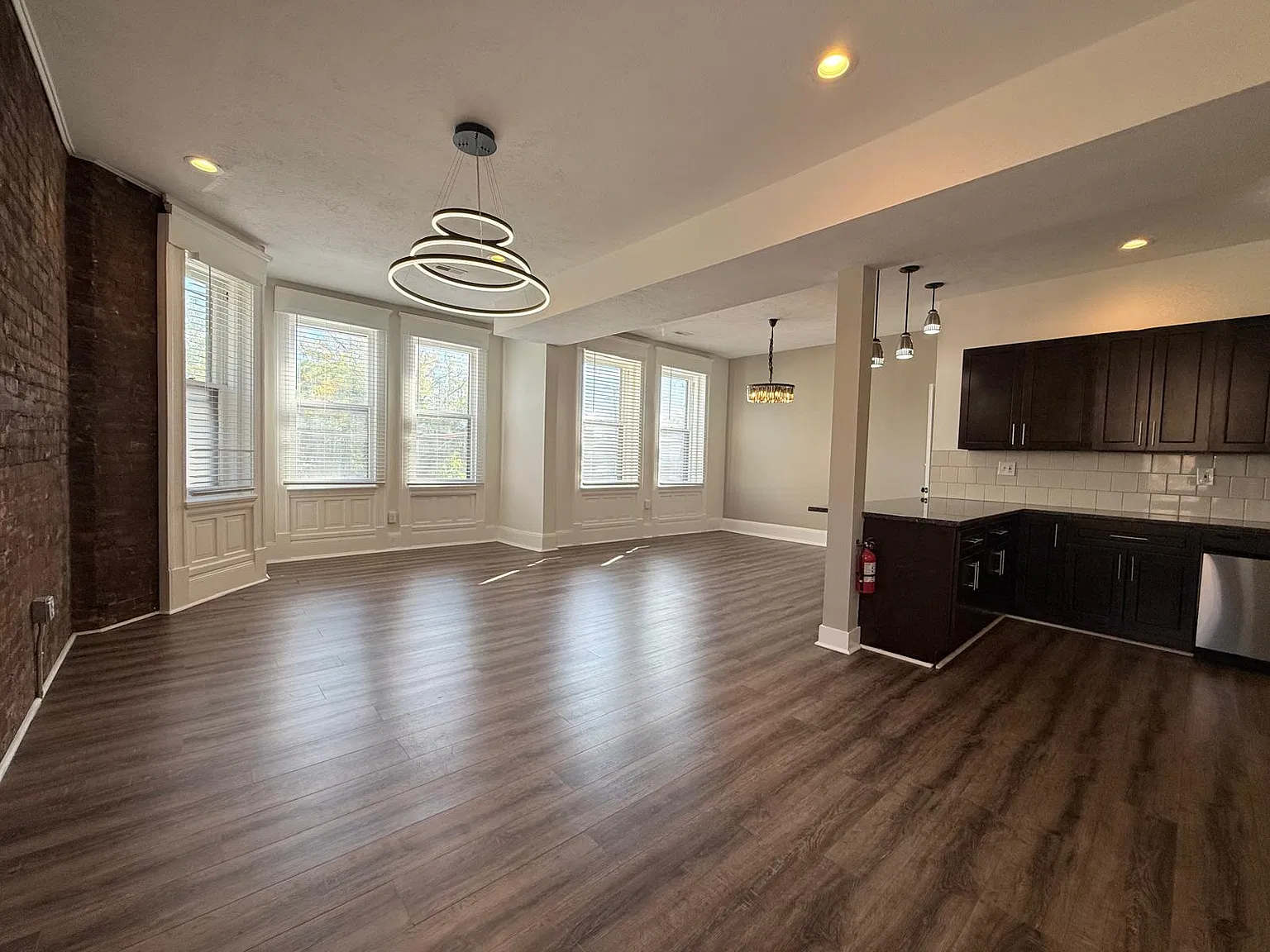 1 bed, 1000 sqft, $1,699 — Photo 2