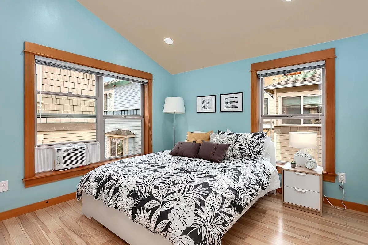 3 bed, 2.5 bath, 1300 sqft, $4,500 — Photo 1