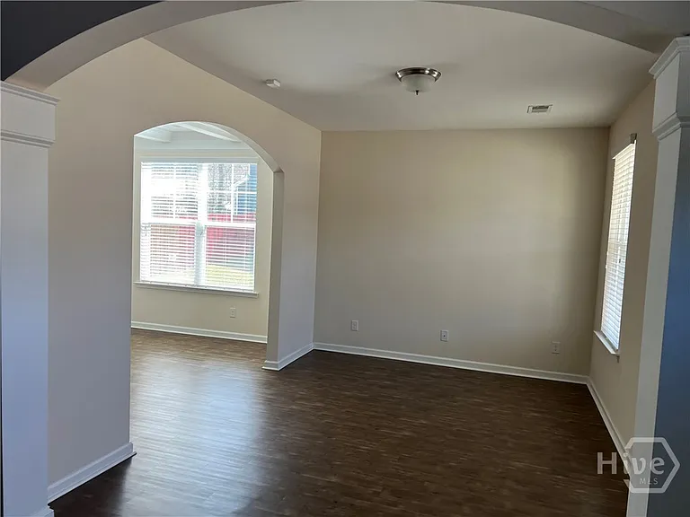 604 Majestic Dr — Photo 15