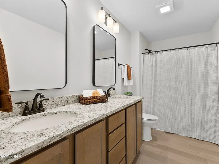 1708 Bennett Village Dr — Photo 10