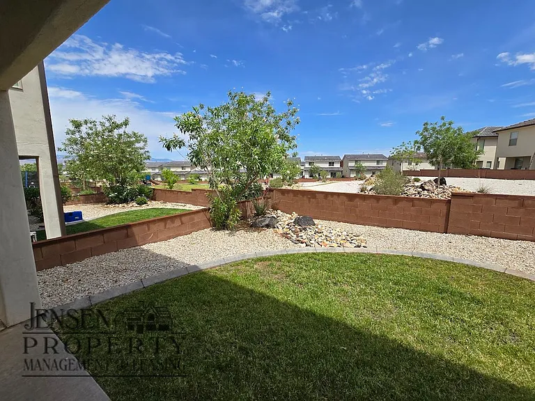 3187 E Halo Ln — Photo 32