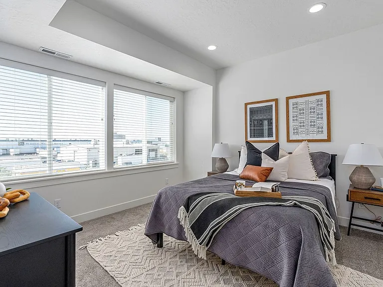 Central Heights Townhomes — Photo 10
