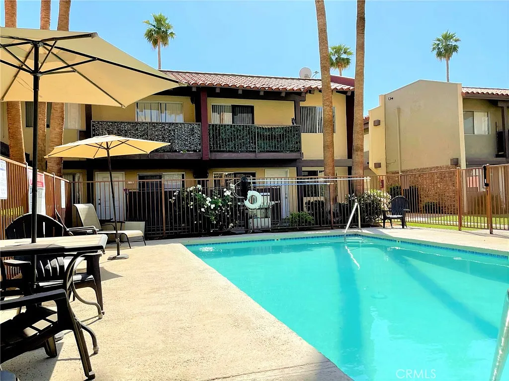 3 bed, 1200 sqft, $2,595 — Photo 4