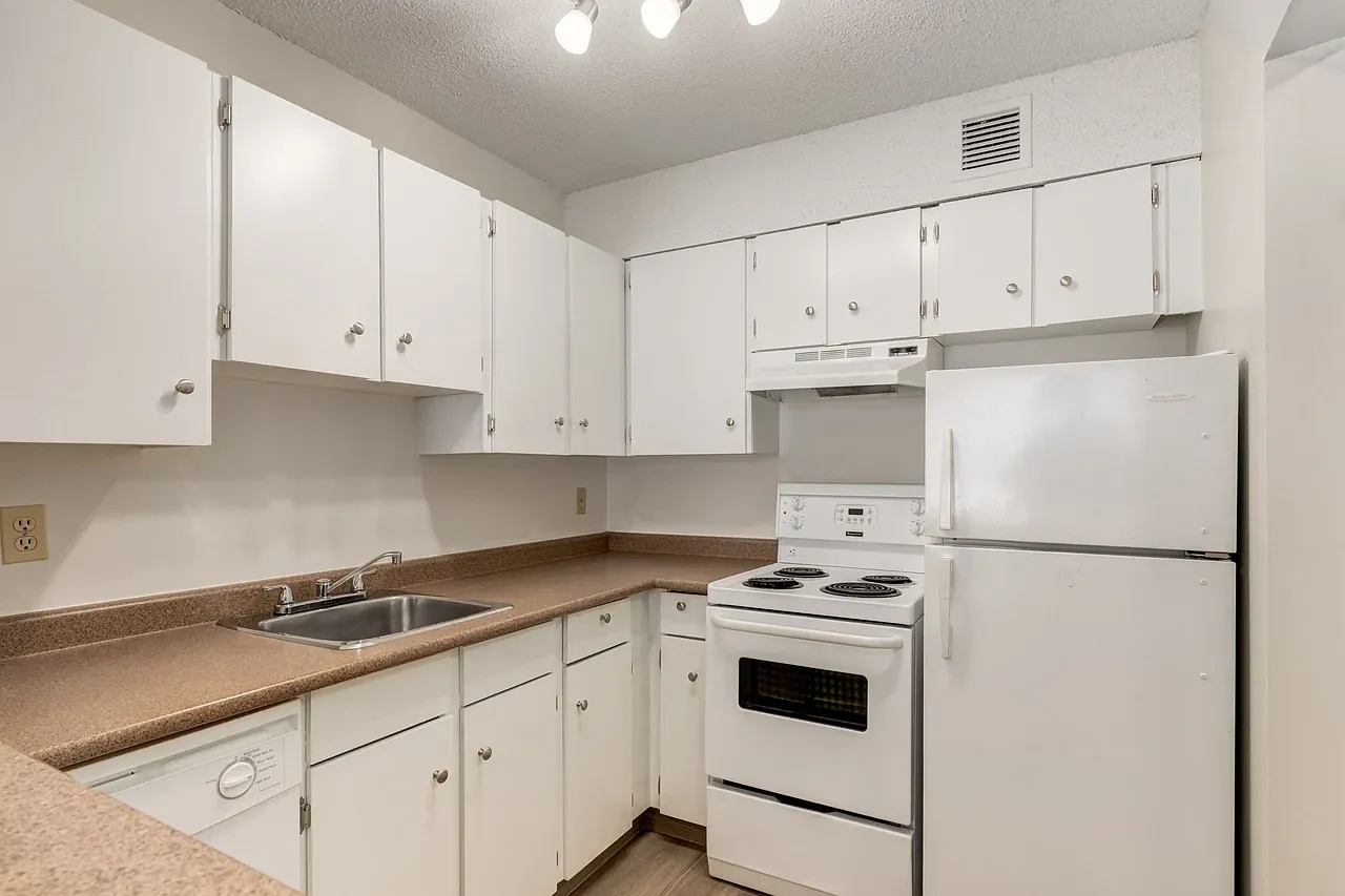 Cedarvilla Apartments — Photo 4