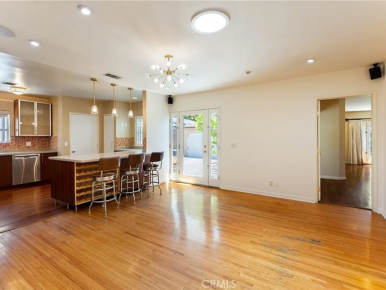 4722 Ventura Canyon Ave — Photo 16
