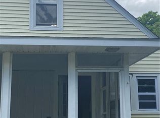 16 Cedar Ln, New Windsor, NY 12553