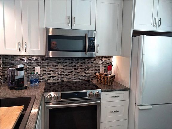 3rd image of 42 Vista Gardens Trl