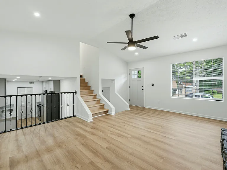6300 Creekford Dr — Photo 4