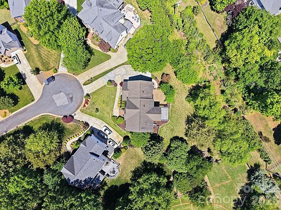 3rd image of 8901 Whipps Cross Ct