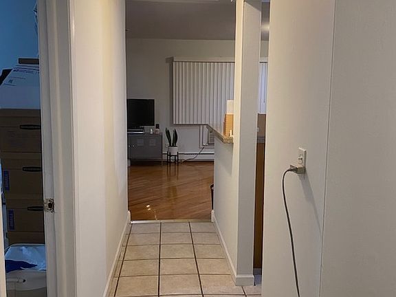 3rd image of 1510 W Greenleaf Ave APT 1A