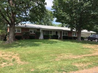 6 Cloverleaf Ln, Ballwin, MO 63011