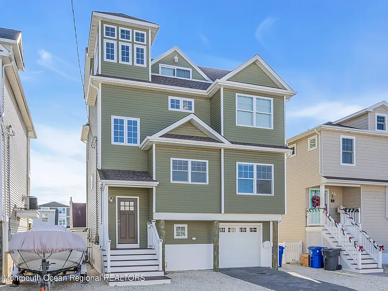 411 Harding Ave — Photo 3