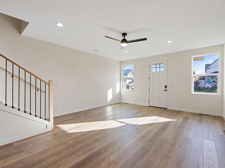 717 E Lacrosse Ave #1 — Photo 2