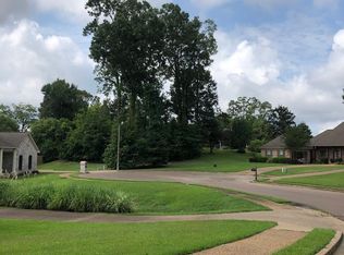 9 Audubon Pl, Natchez, MS 39120