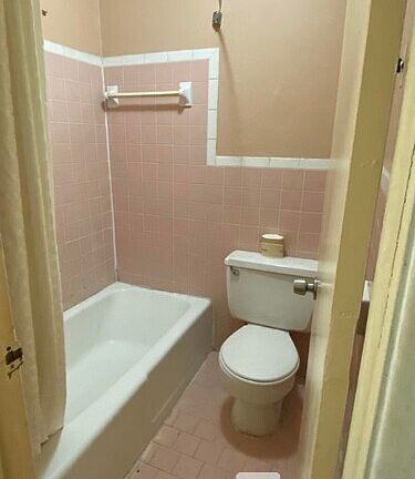 4th image of 401 Northeast Ave #22