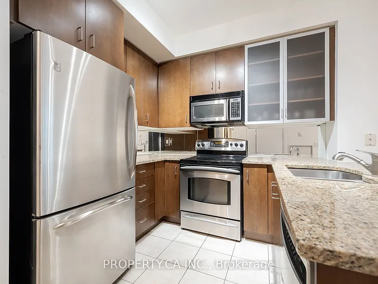 438 King St W #803 — Photo 6