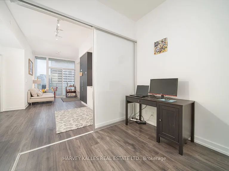 33 Helendale Ave #2607 — Photo 9