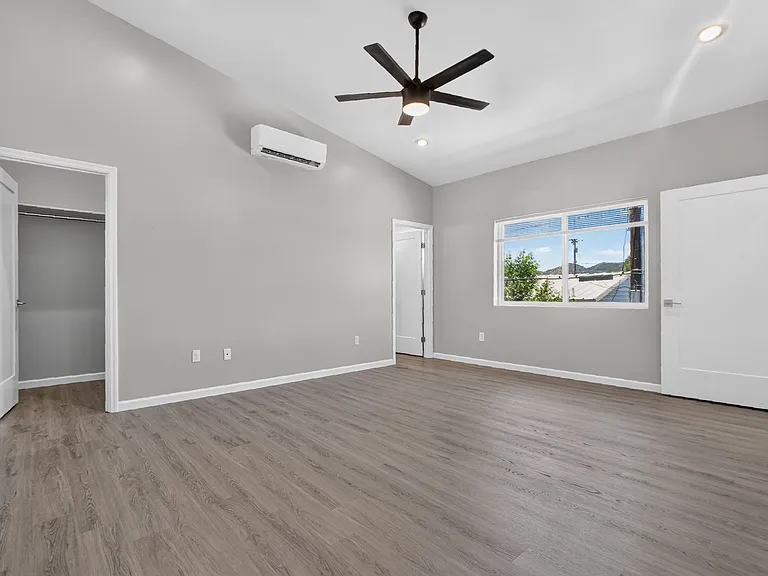 720 N Walnut St #14 — Photo 21