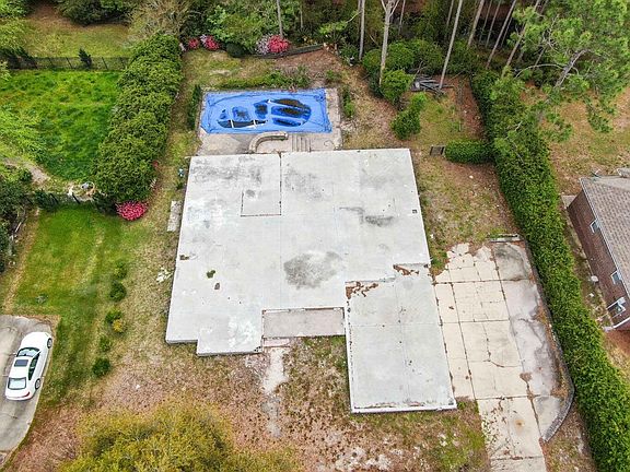 5th image of 69 Club House Dr W