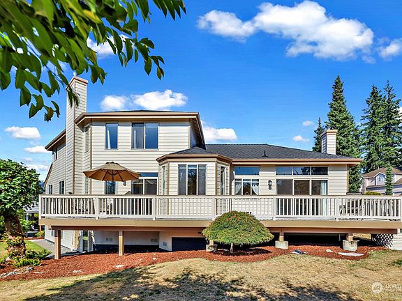 4th image of 701 Rosario Court