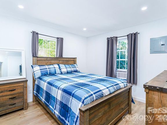 2nd image of 640 McKee St #2