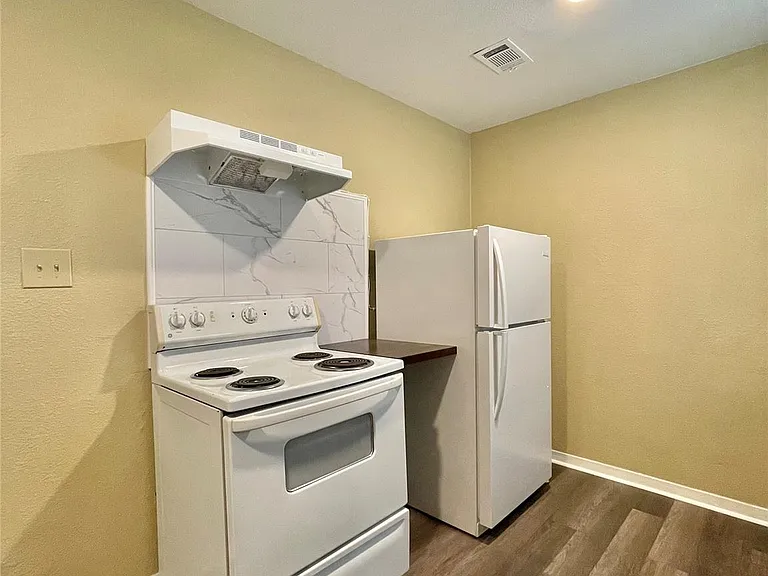 611 N Avenue D — Photo 10