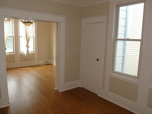 4th image of 824 Lombard St