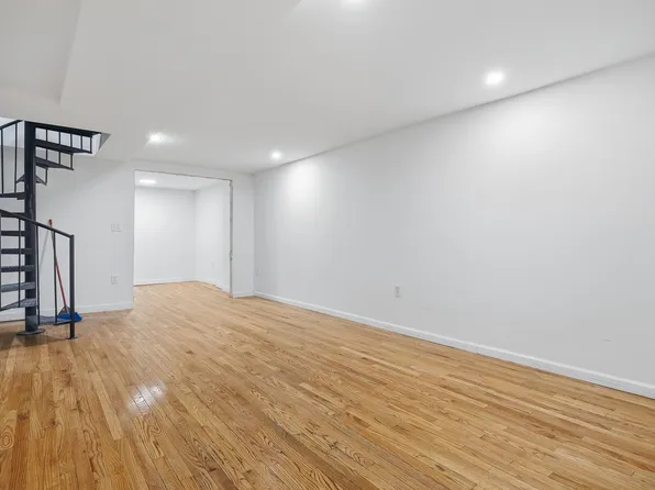 539 Quincy Street image 11 of 15