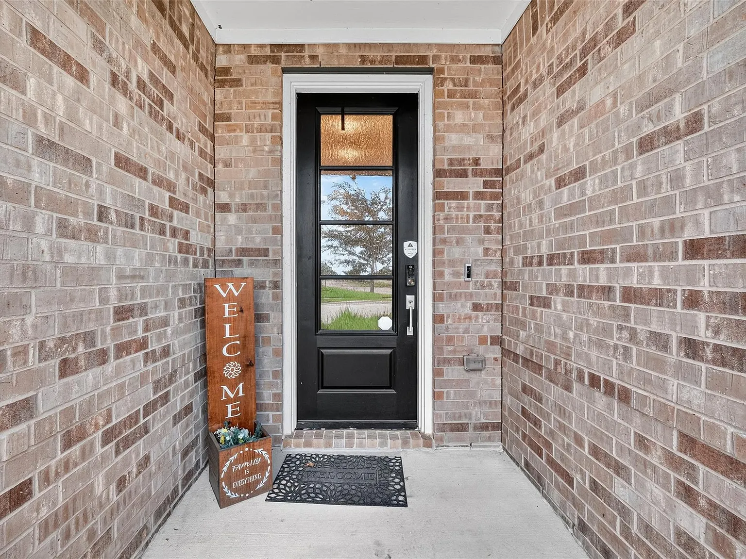 4 bed, 3.0 bath, 2388 sqft, $2,750 — Photo 4