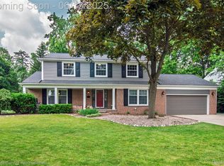 29045 Oak Point Dr, Farmington Hills, MI