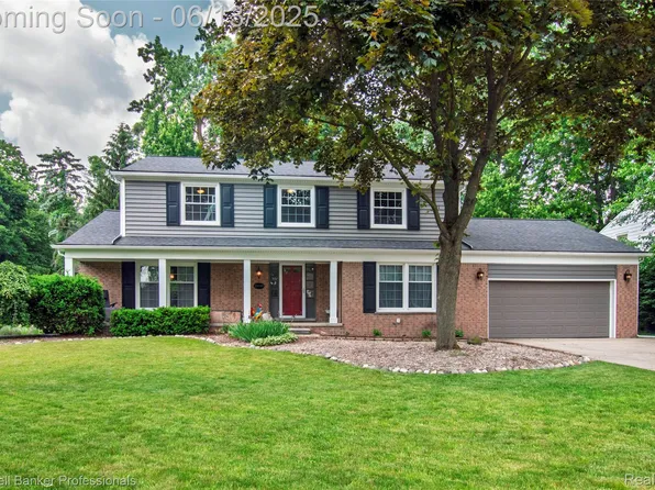 29045 Oak Point Dr, Farmington Hills, MI 48331