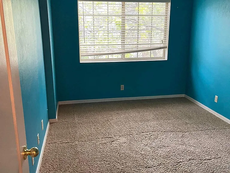 Guest Bedroom, picture does not show updated new carpet.