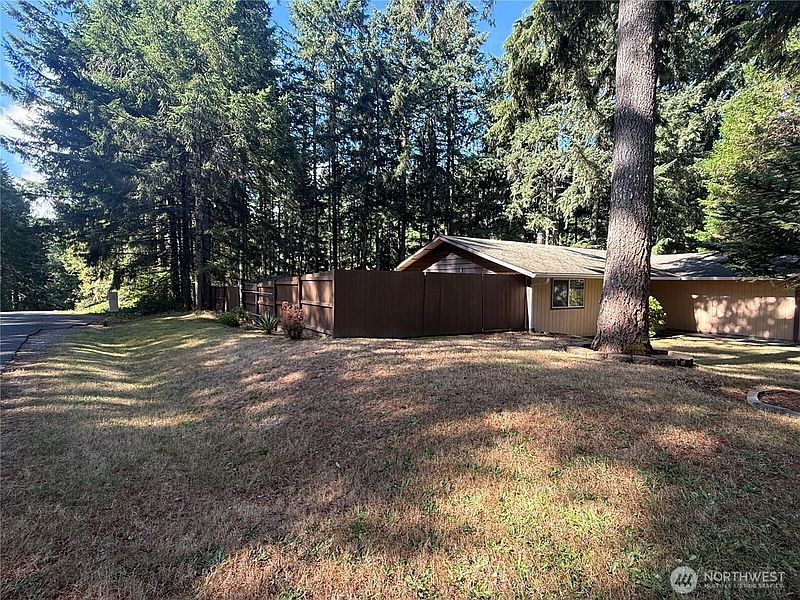 2nd image of 7947 Dunlin Court SE