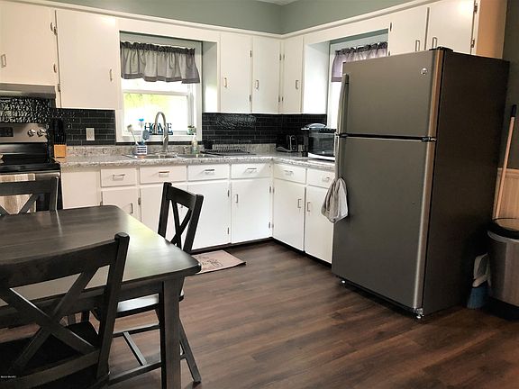 5th image of 502 Saint Clair St