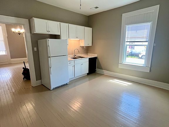 3rd image of 618 3rd St