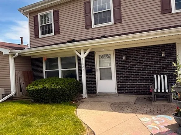 1302 Kingsbury Dr Unit E, Hanover Park, IL 60133