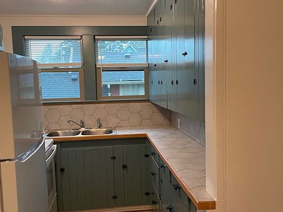 5th image of 436 NE Galloway St APT 1