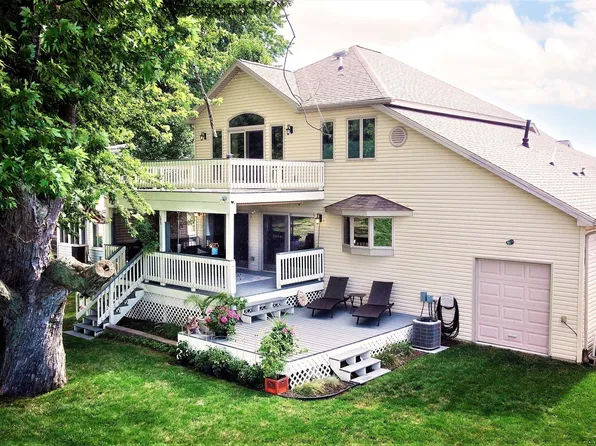 35732 Erie Dr, Brownstown, MI 48173