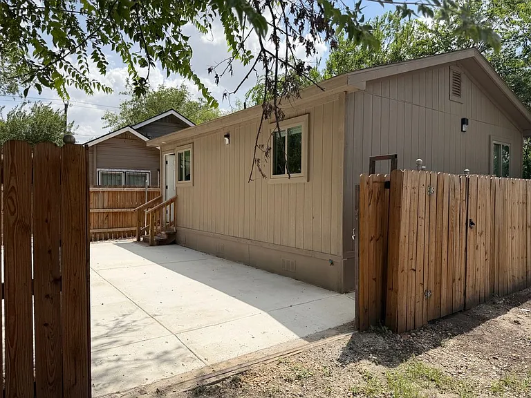 2047 W Laurel St #2 — Photo 9