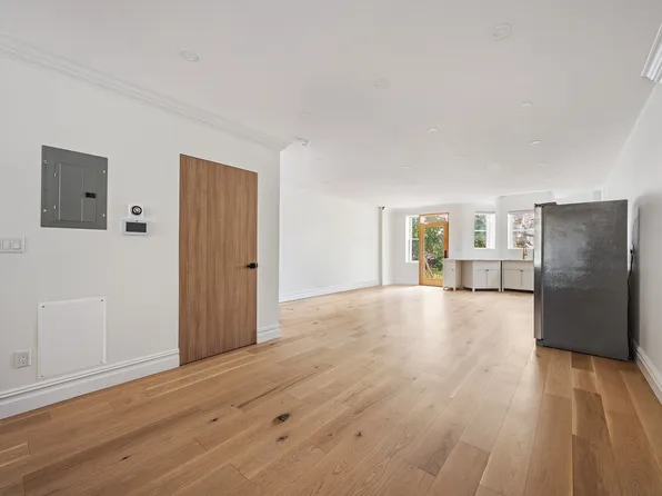 1423 Park Place image 6 of 15