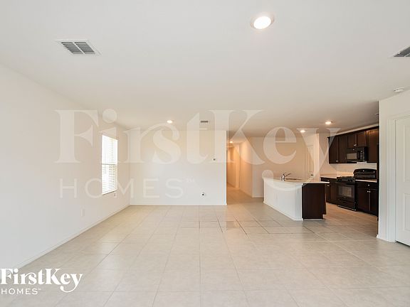 5th image of 1061 Crestview Dr
