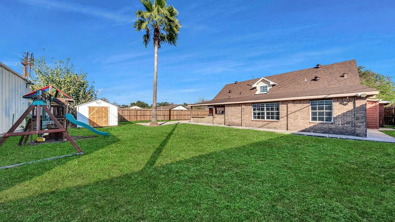 6 bed, 3.0 bath, 2798 sqft, $6,749 — Photo 3