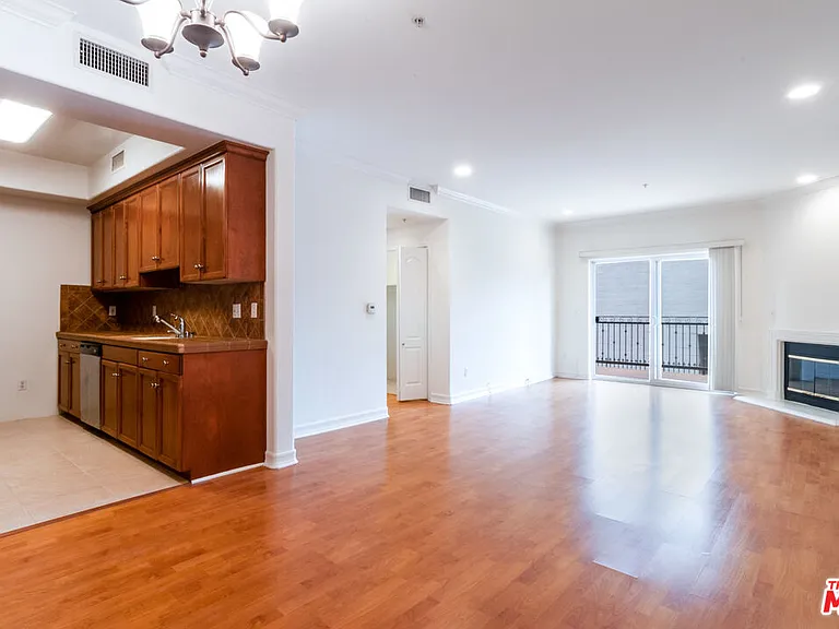 2335 S Bentley Ave #104 — Photo 5