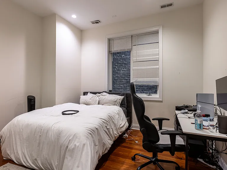 1355 W Augusta Blvd #201 — Photo 2