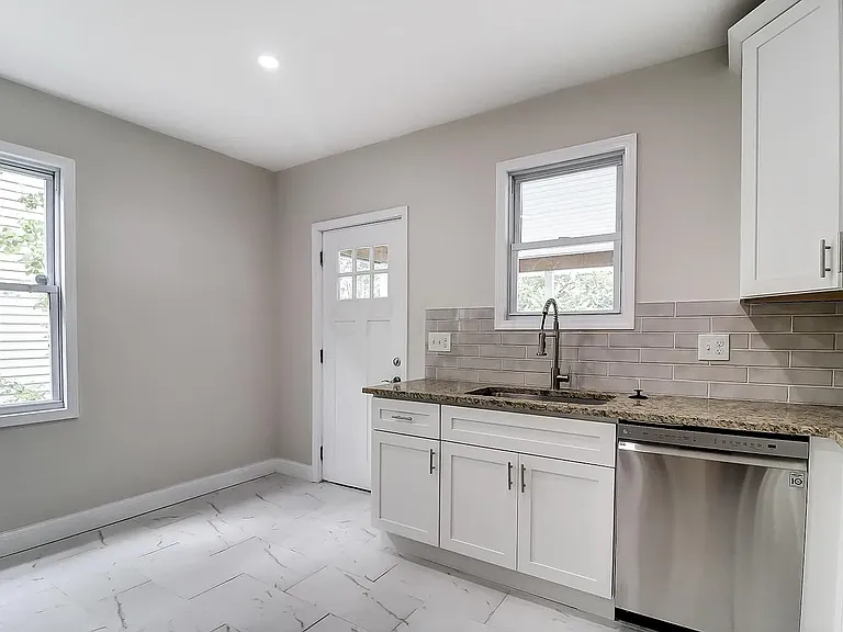 40 E Markison Ave — Photo 6
