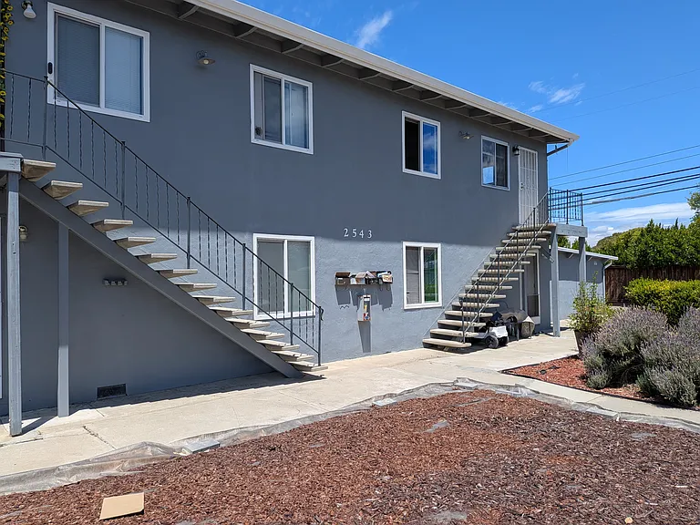 2543 Robinson Ave #4 — Photo 6