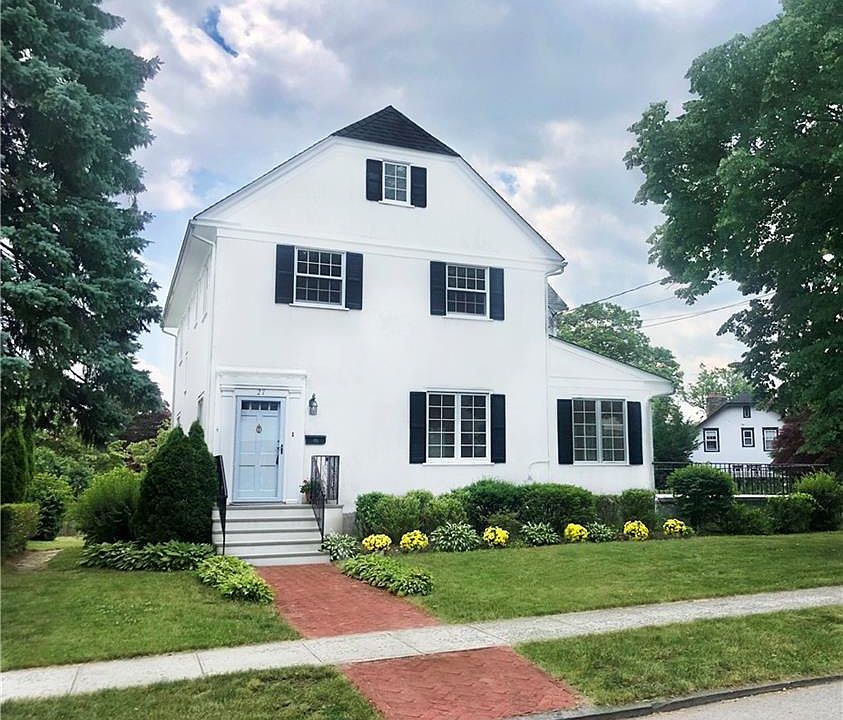 1st image of 27 Crestwood Ave